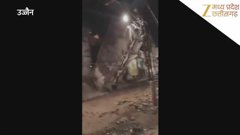 उज्जैन में अचानक भर-भराकर गिरी चार मंजिला इमारत, वीडियो में देखें खौफनाक मंजर