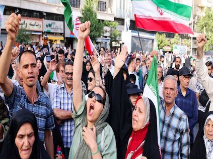 Iran- US ceasefire:  जंग बंदी के ऐलान के बाद ईरान से लेकर जम्मू-कश्मीर तक जश्न में डूबे लोग