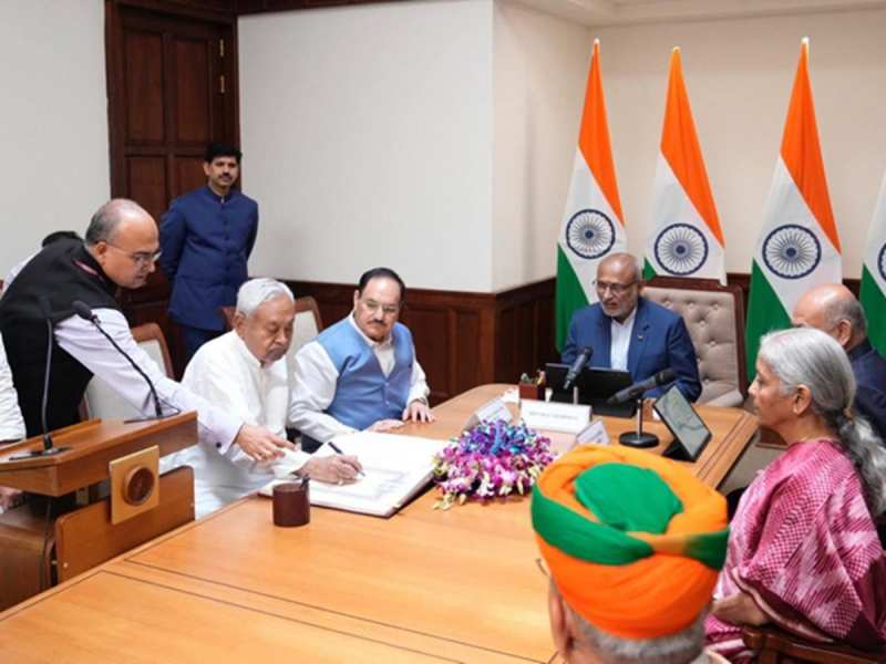 नीतीश कुमार की नई पारी शुरू, राज्यसभा सांसद पद की ली शपथ,संसद में जेपी नड्डा से मिले
