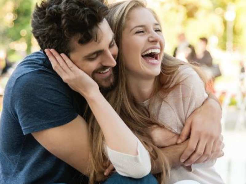 Gen Z को क्यों पसंद आ रहा है 6-7 का डेटिंग ट्रेंड? रिश्ते में बनी रहती है मिठास और झगड़ा भी होता है कम