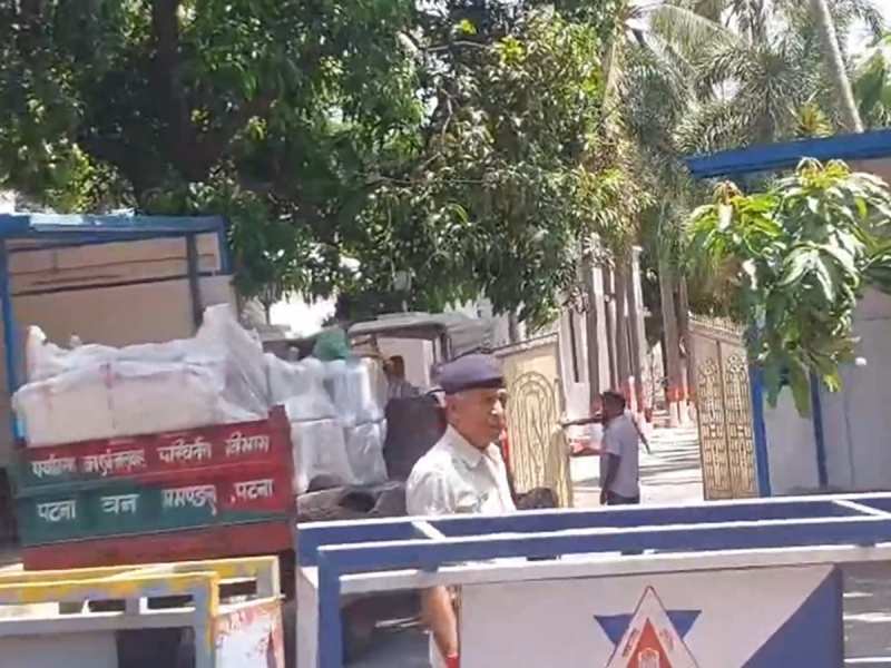 नीतीश कुमार खाली कर रहे CM आवास, 7 सर्कुलर आवास में शिफ्ट होने लगा सामान