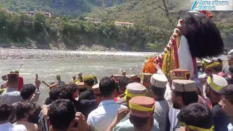 मकराहड़ में मार्कण्डेय ऋषि का शाही स्नान: हजारों श्रद्धालुओं ने संगम पर लगाई आस्था की डुबकी