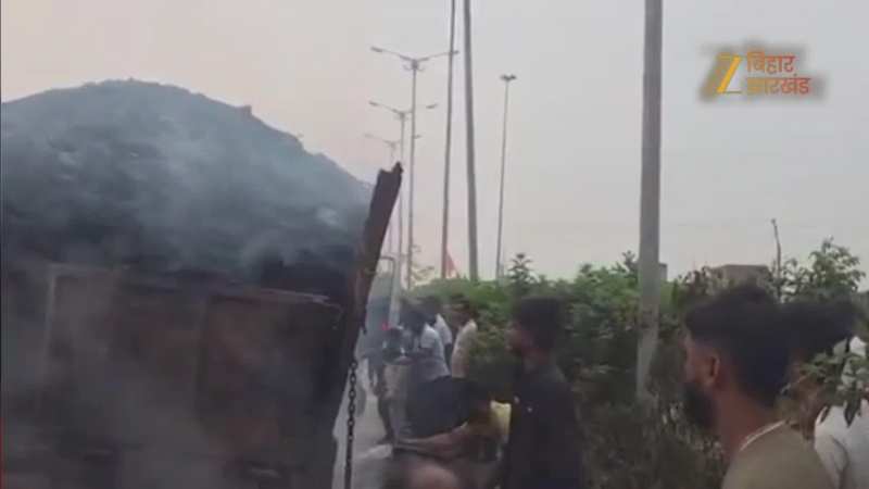 गिरिडीह में नेशनल हाइवे पर दो ट्रकों में टक्कर से लगी भीषण आग, एक चालक को भेजा गया अस्पताल