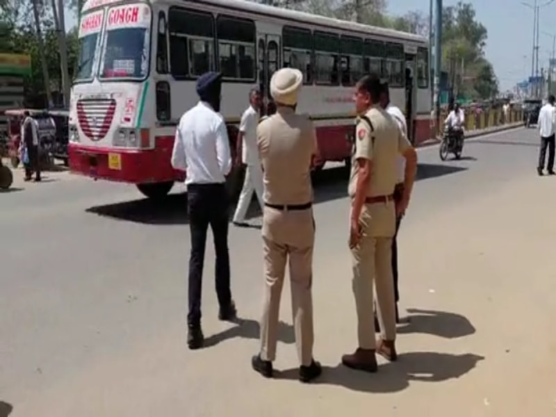 सिरसा में स्कूली बसों पर ट्रैफिक पुलिस का शिकंजा, कई वाहनों के कटे चालान, एक बस जब्त