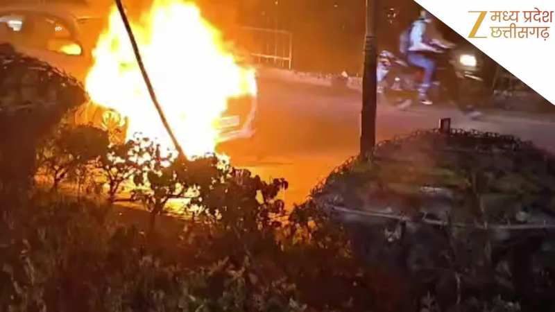 इंदौर में टला बड़ा हादसा: चलती कार बनी आग का गोला, बाल-बाल बचा परिवार
