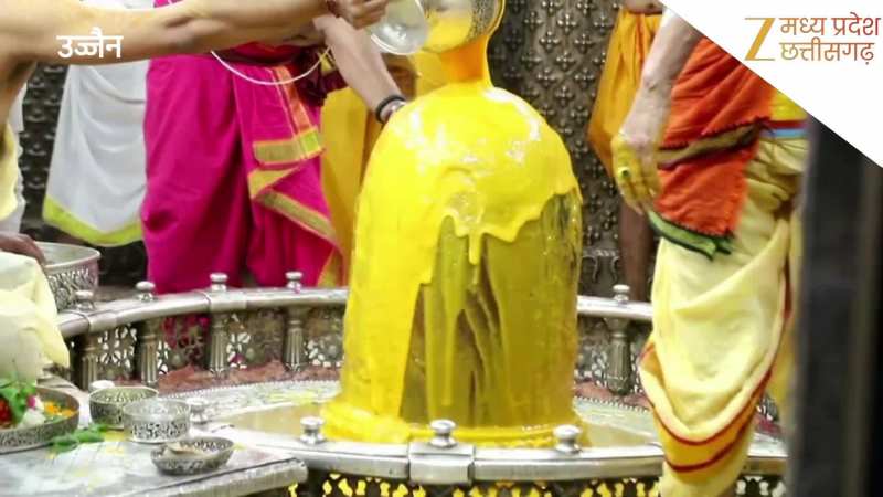 अक्षय तृतीया पर आम के रस से सराबोर हुए बाबा महाकाल, देखें वीडियो