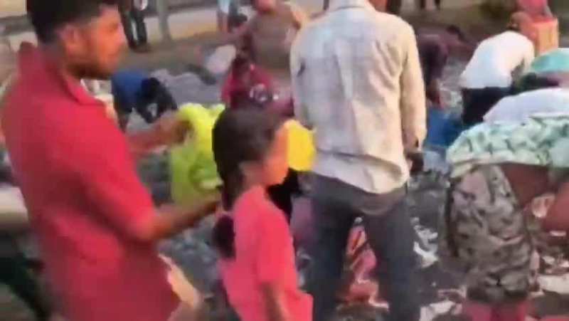 हाईवे पर मची डीजल की लूट, गुजरात से कोलकाता जा रहा टैंकर प्रतापगढ़ में पलटा