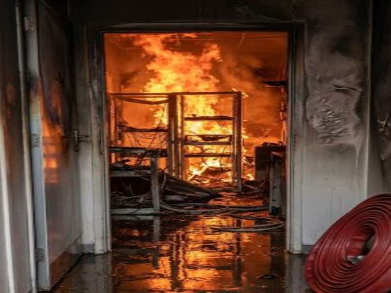 ग्रेटर नोएडा वेस्ट की हाईराइज सोसायटी में भीषण आग, 12वीं मंजिल का फ्लैट जलकर खाक