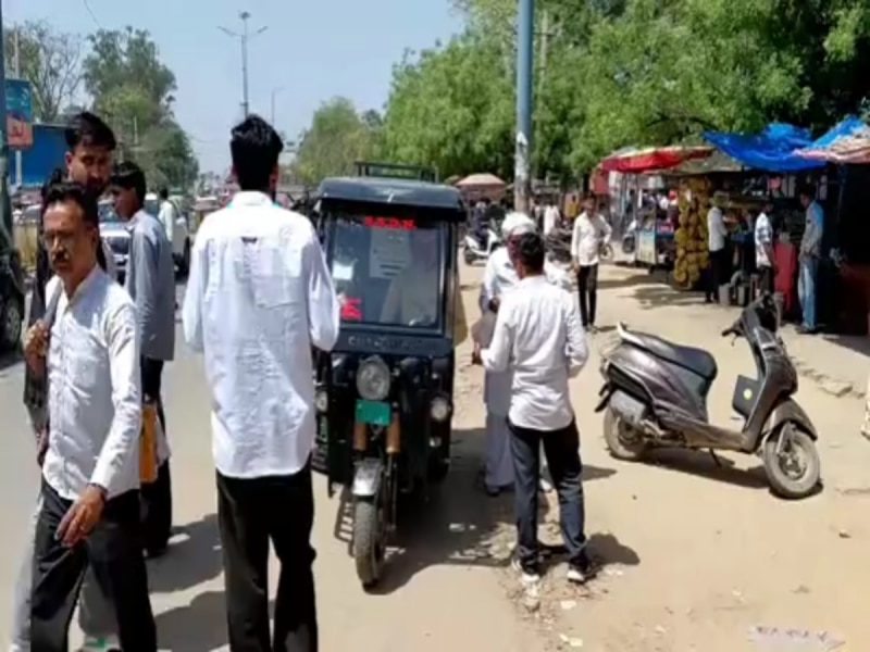 बीच सड़क सवारी और नियमों की अनदेखी, ई-रिक्शा बने जाम की बड़ी वजह