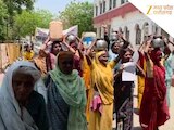 सिर पर खाली बर्तन, होठों पर दर्द भरे गीत…पानी के लिए महिलाओं का कलेक्ट्रेट घेराव...