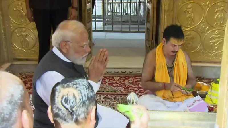 गंगा एक्सप्रेसवे के लोकार्पण से पहले पीएम मोदी ने काशी विश्वनाथ मंदिर में किया दर्शन-पूजन