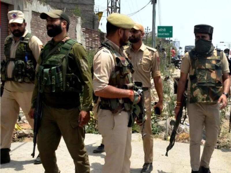 जम्मू-कश्मीर में आतंकवाद के खिलाफ बड़ा ऑपरेशन, हथियारों के साथ कई आतंकी गिरफ्तार