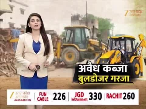 सड़क चौड़ीकरण में गरजा बुलडोजर, मस्जिद सहित दर्जन भर दुकानें की गई ध्वस्त; देखें वीडियो 