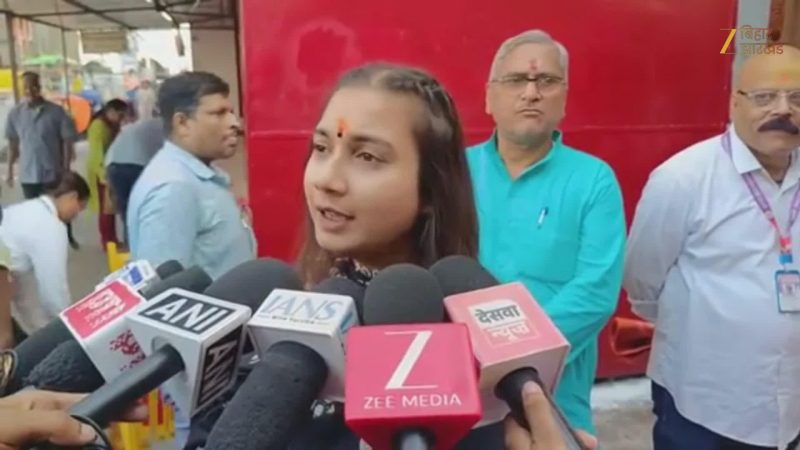 CM सम्राट चौधरी ने महावीर मंदिर में की पूजा, सांसद शांभवी चौधरी ने दी शुभकामनाएं