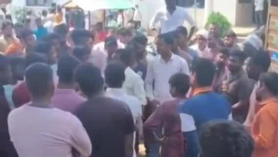 महराजगंज में गैस एजेंसी पर हंगामा, कर्मचारियों ने उपभोक्ता के साथ जमकर की मारपीट, Video हुआ Viral