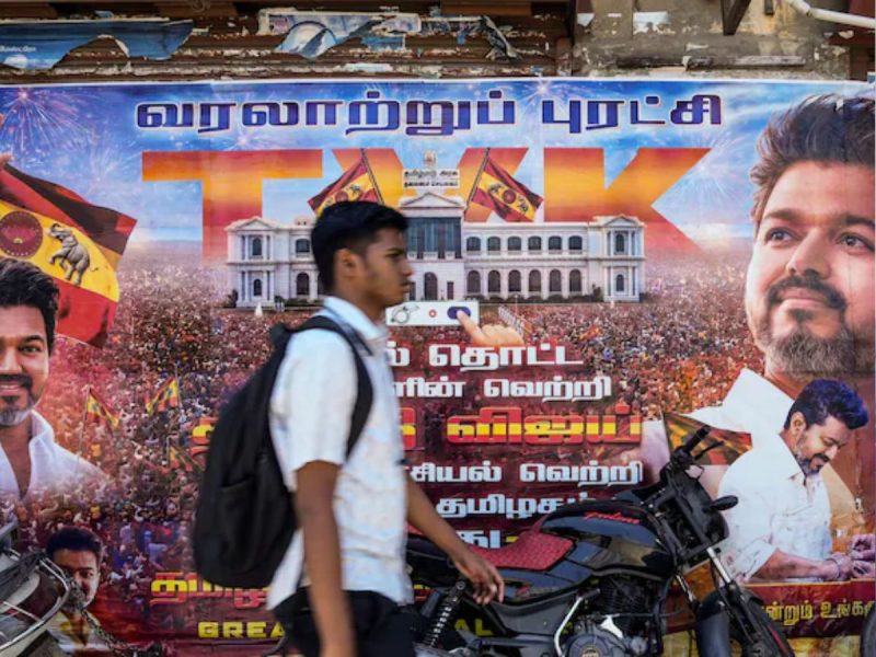 टीवीके की फाइट, बाप-बेटे में झगड़ा, MGR  का खौफ; तमिलनाडु ने सबको किया कंफ्यूज