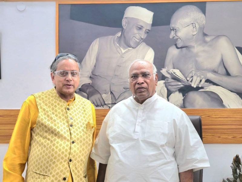 केरल कांग्रेस ने कहा-आलाकमान तय करे CM का नाम, थरूर ने खरगे से मिलकर चौंकाया