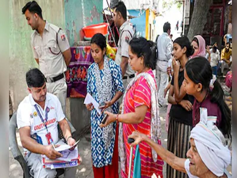 यमुना बाजार में 52 परिवारों को मकान खाली करने का नोटिस, इलाके में मच गया हड़कंप
