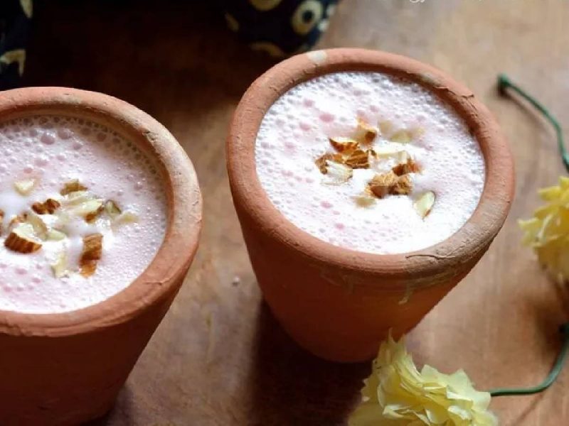 लोगों की लगी रहती हैं कतारें, विदेशी भी आते हैं पीने, लस्सी कैपिटल कहलाता है ये शहर लोगों की लगी रहती हैं कतारें, विदेशी भी आते हैं पीने, लस्सी कैपिटल कहलाता है ये शहर