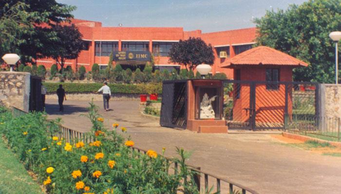 कारगिल दिवस की 18वीं वर्षगांठ पर IIMC में सैनिकों को 'संगीतमय श्रद्धांजलि' कारगिल दिवस की 18वीं वर्षगांठ पर IIMC में सैनिकों को 'संगीतमय श्रद्धांजलि'
