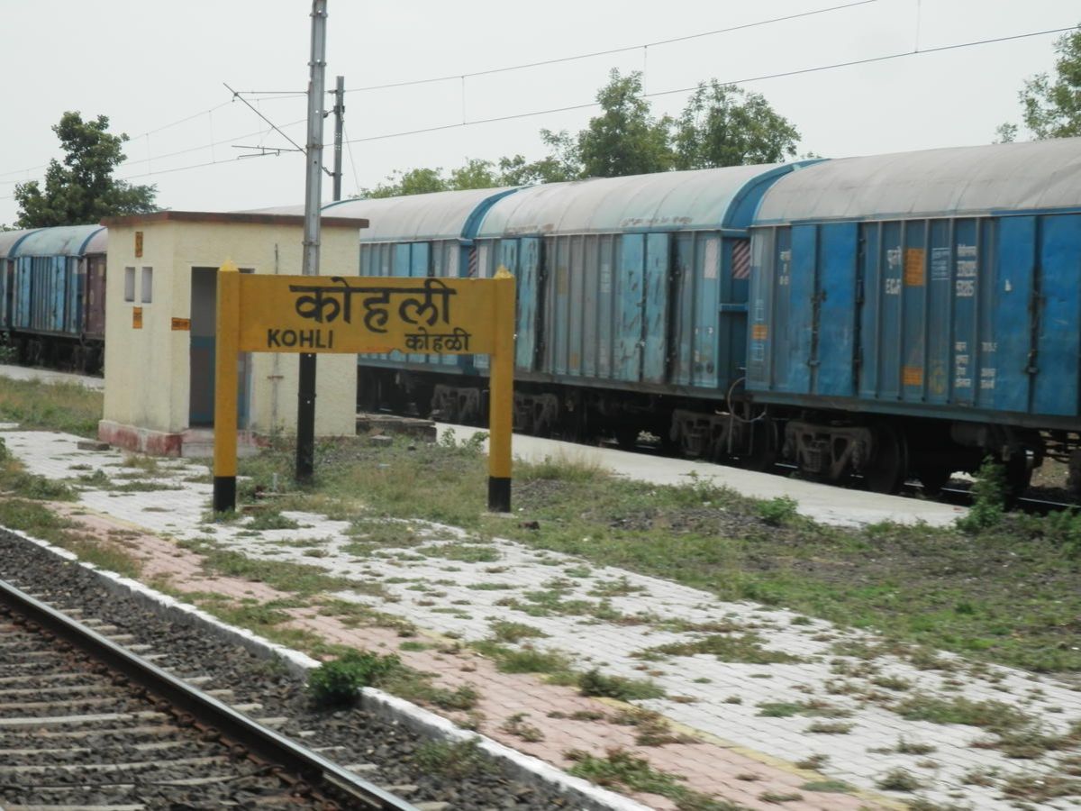 virat_kholi_railway_station